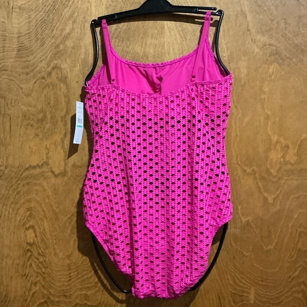 Carmen Marc Valvo Ultra Pink Crochet Overlay One Piece Swimsuit Size 16 - NWT - Picture 2 of 6